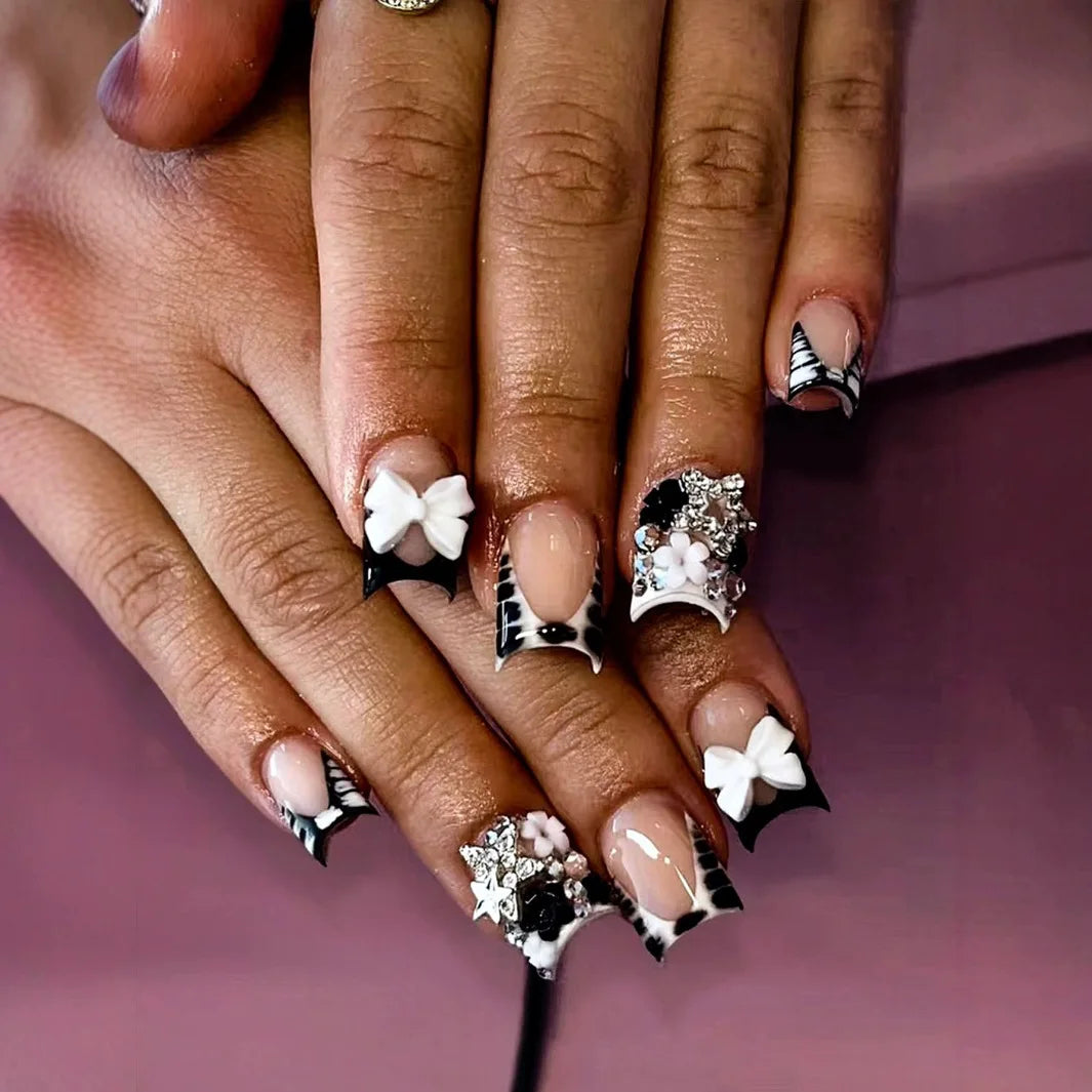 Astrid Black Press On Nails